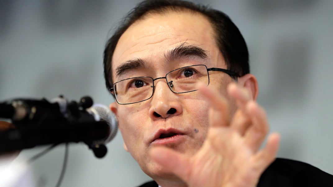 То Йон Хо, бывший посол Северной Кореи в Лондоне, который сбежал в Южную Корею в 2016 году, выступает перед СМИ в Сеуле, 19 февраля 2019 года