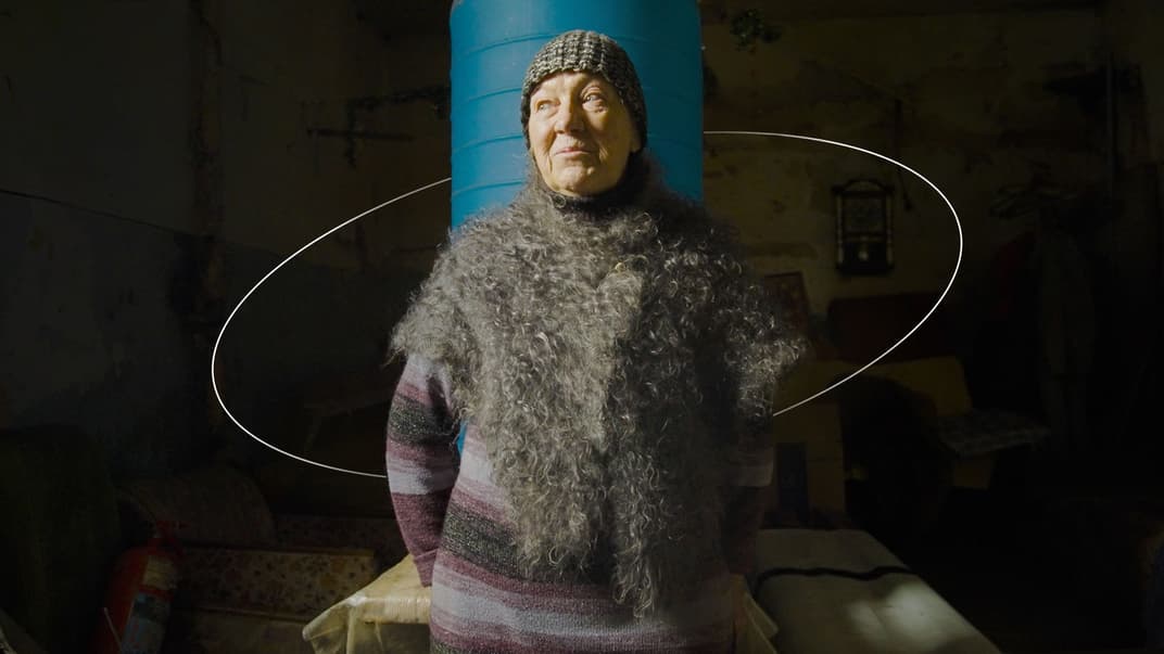 80-річна пані Світлана, яка третій місяць живе у підвалі свого будинку