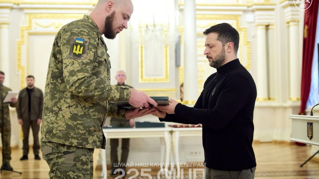 Нагородження бійця 225 ОШП