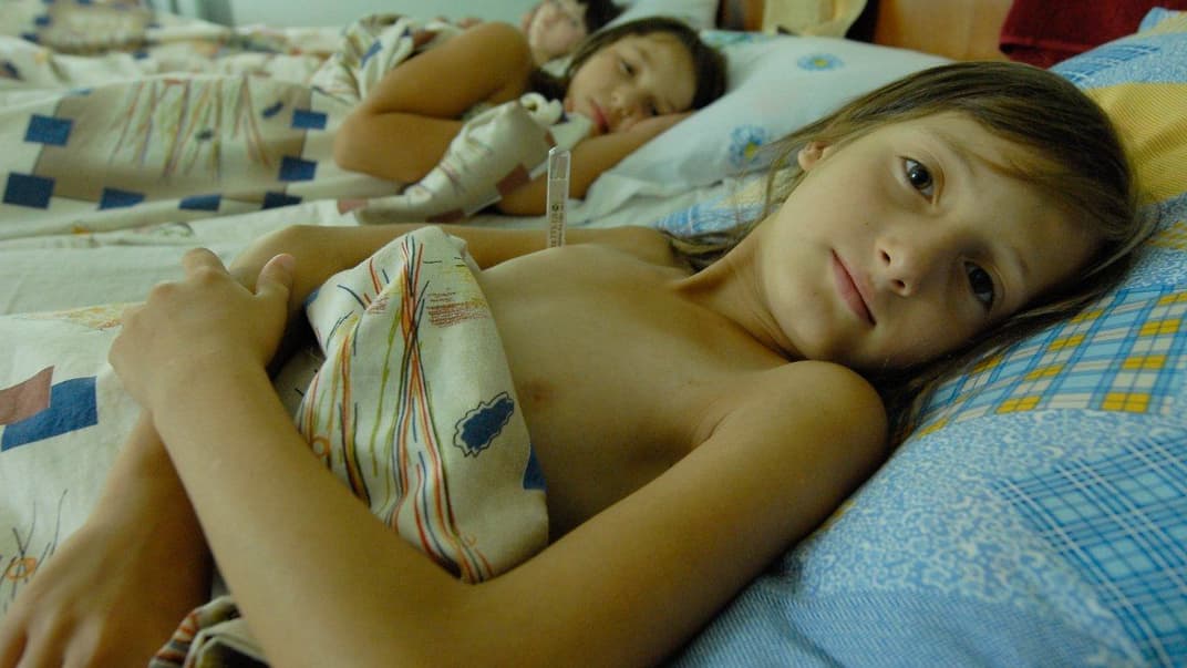 Дети, больные туберкулезом, в одной из палат детского противотуберкулезного санатория «Родничок», Новая Каховка, Херсонская область, 13 июля 2009 года