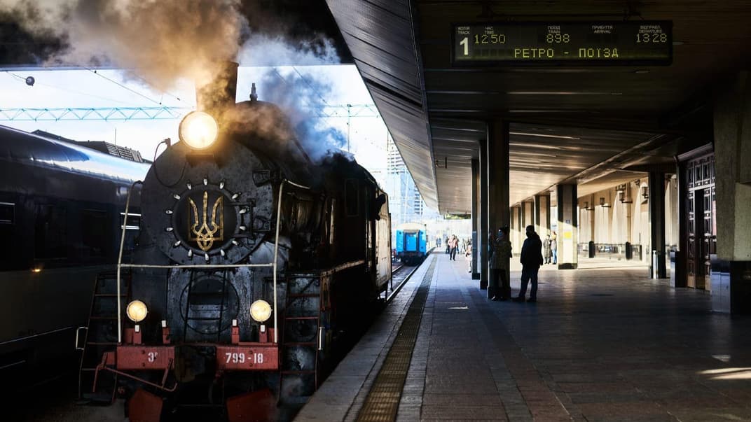 Екскурсійний ретро-потяг, який курсуватиме Києвом на новорічні свята 2022 року