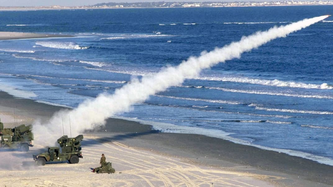 Иллюстративное фото: ЗРК Avenger выпустил ракету Stinger