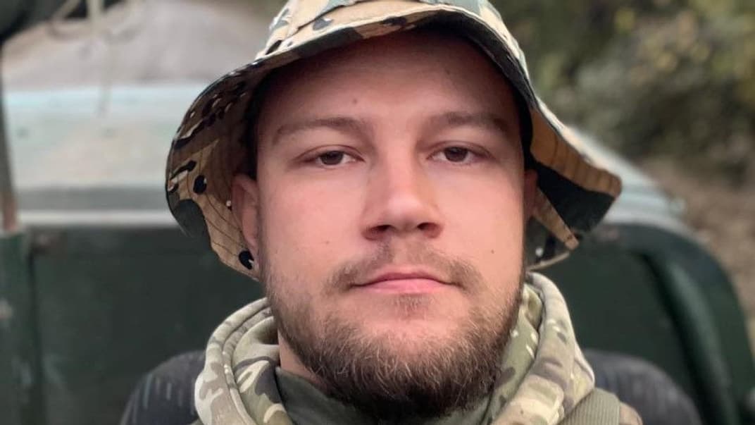 Військовий, ведучий hromadske та засновник фестивалю «ВиделкаFEST» Сергій Гнезділов