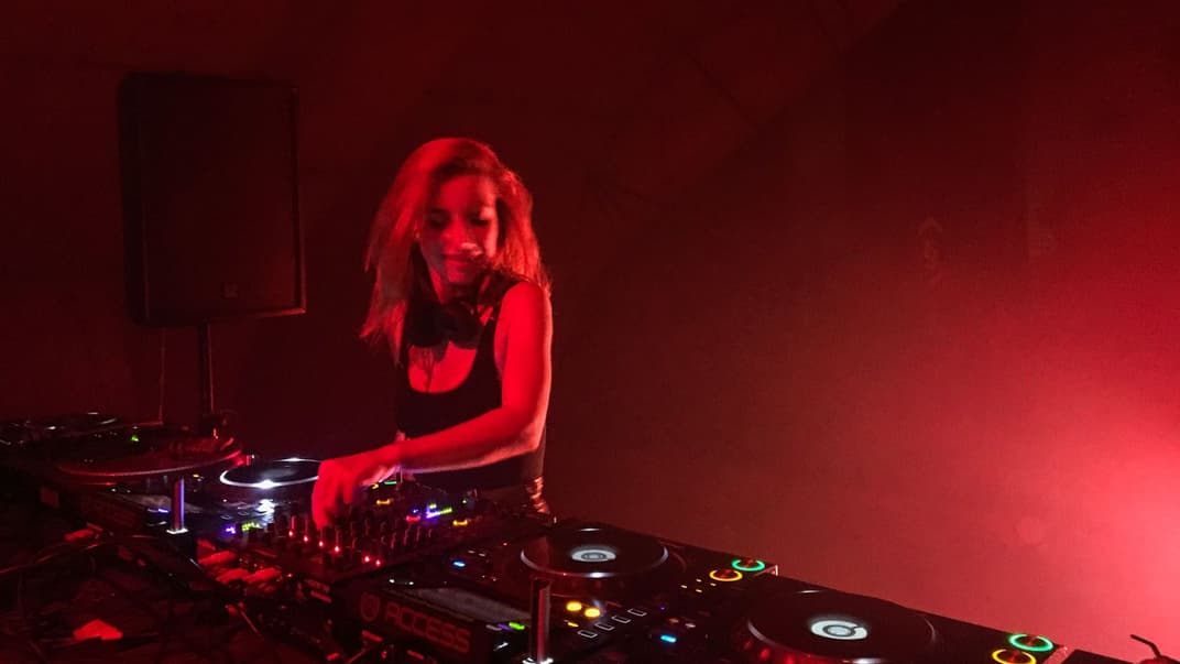 «Люди схильні рейвити, коли вони у біді». Як у Сербії техно рятувало від війни