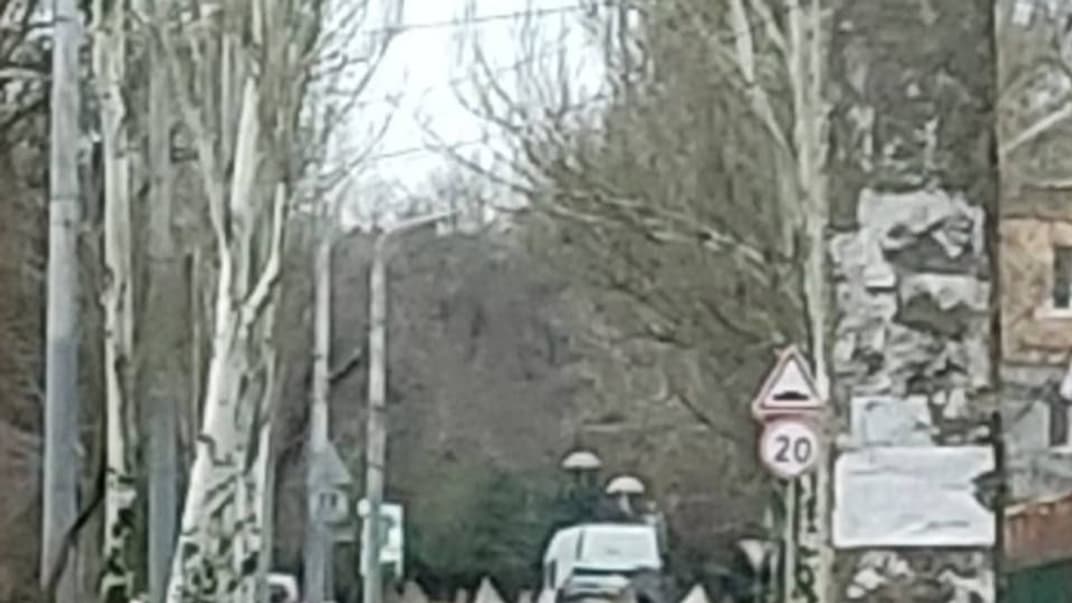 Окупанти розставляють «зуби дракона» у самому центрі Мелітополя