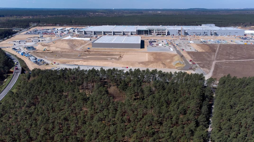 Место строительства нового завода Tesla в Германии. Грюнхайде, Бранденбург, 27 апреля 2021 года