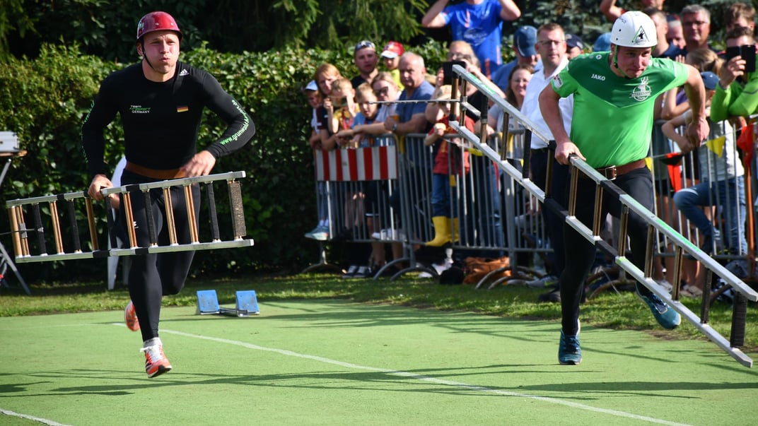 Учасники чемпіонату з пожежно-рятувального спорту в Німеччині