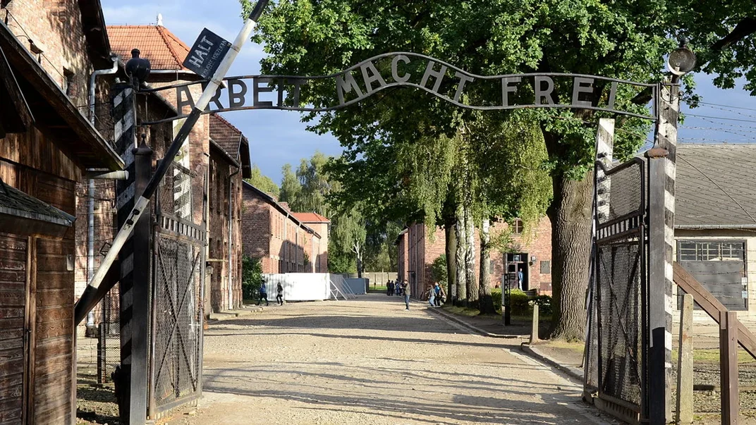 Головні ворота концтабору Аушвіц