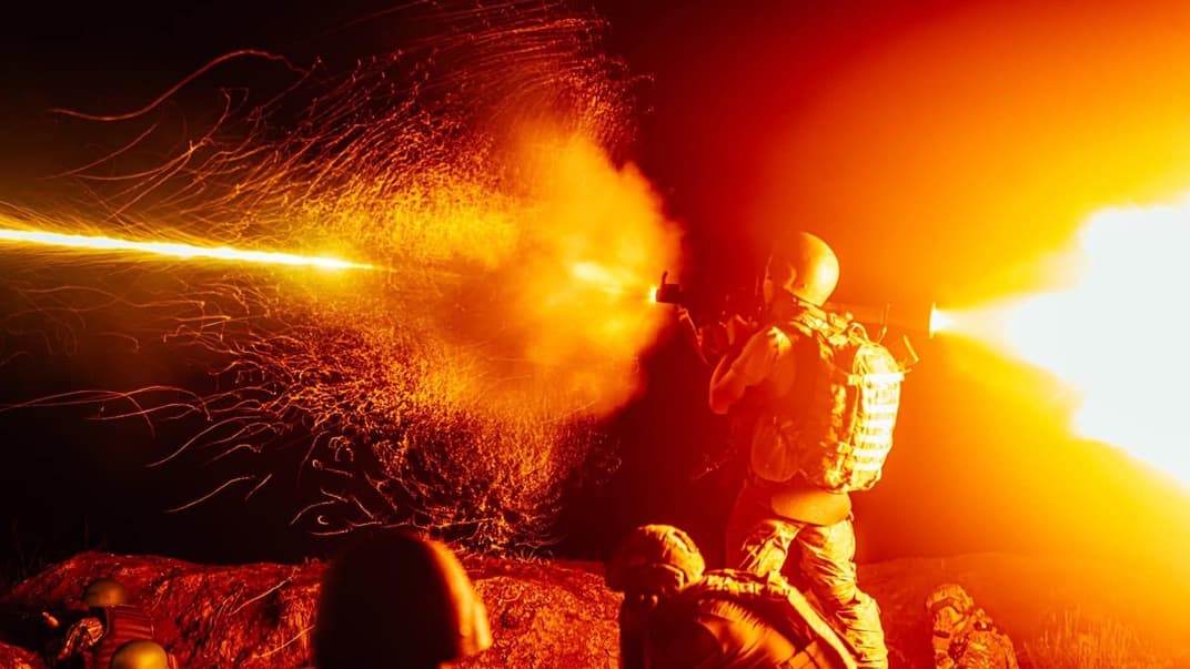 Українські військові ведуть вогонь. Ілюстративне фото