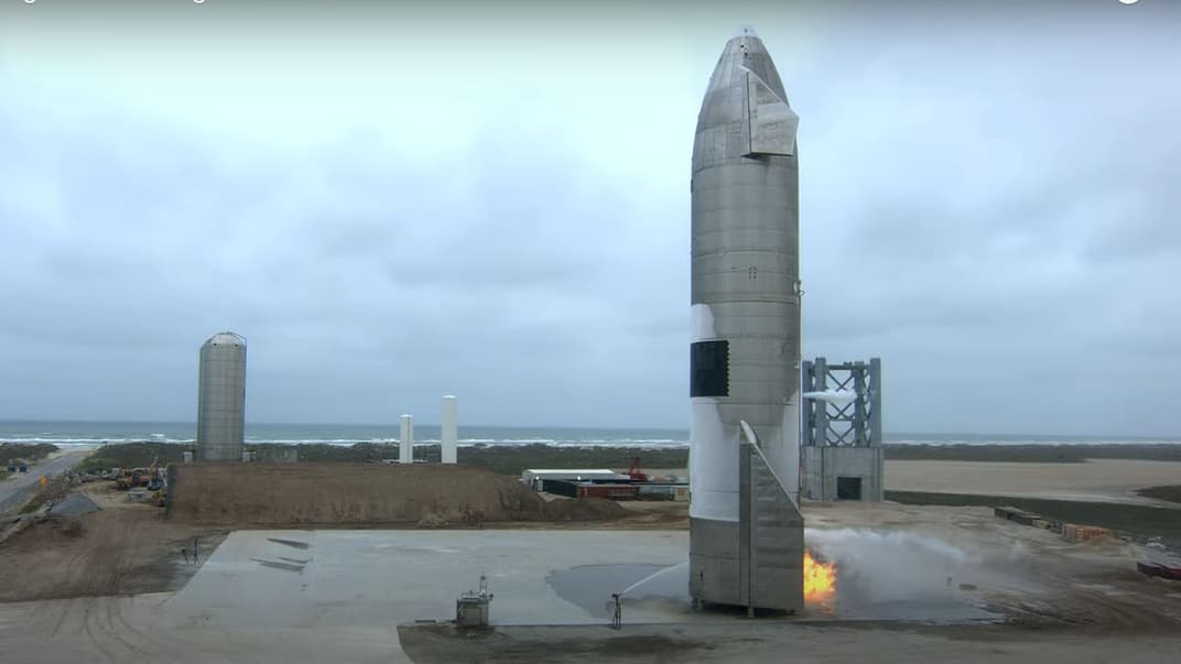 Прототип Starship після приземлення 5 травня 2021 року