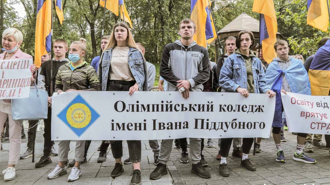 Студенти Олімпійського коледжу імені Івана Піддубного під Кабінетом міністрів, 25 вересня 2020 року
