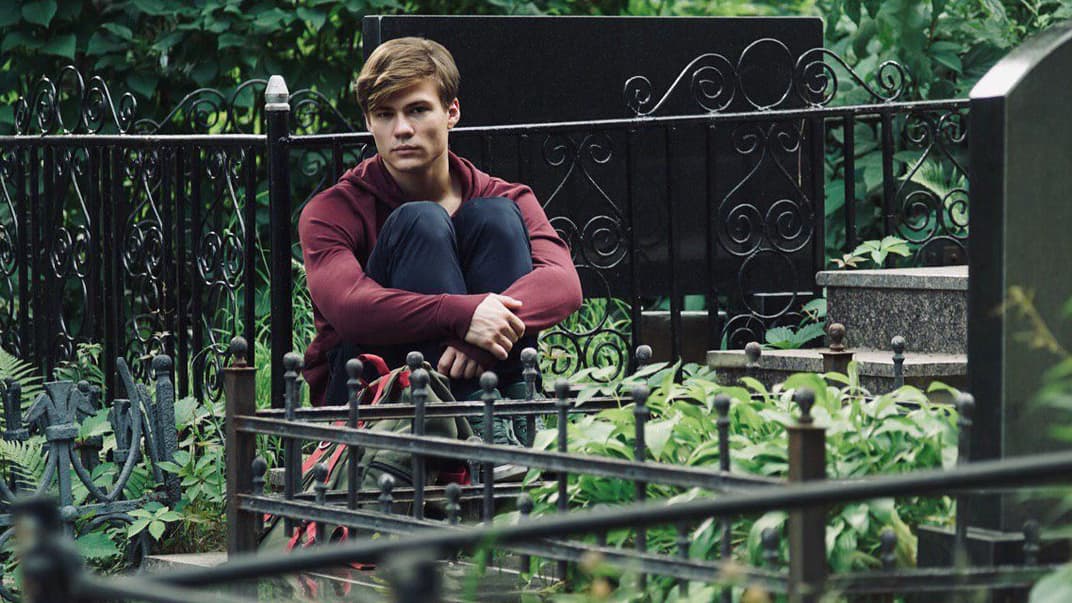 Подростковый суицид, буллинг и насилие: стоит ли смотреть сериал «Первые ласточки»?