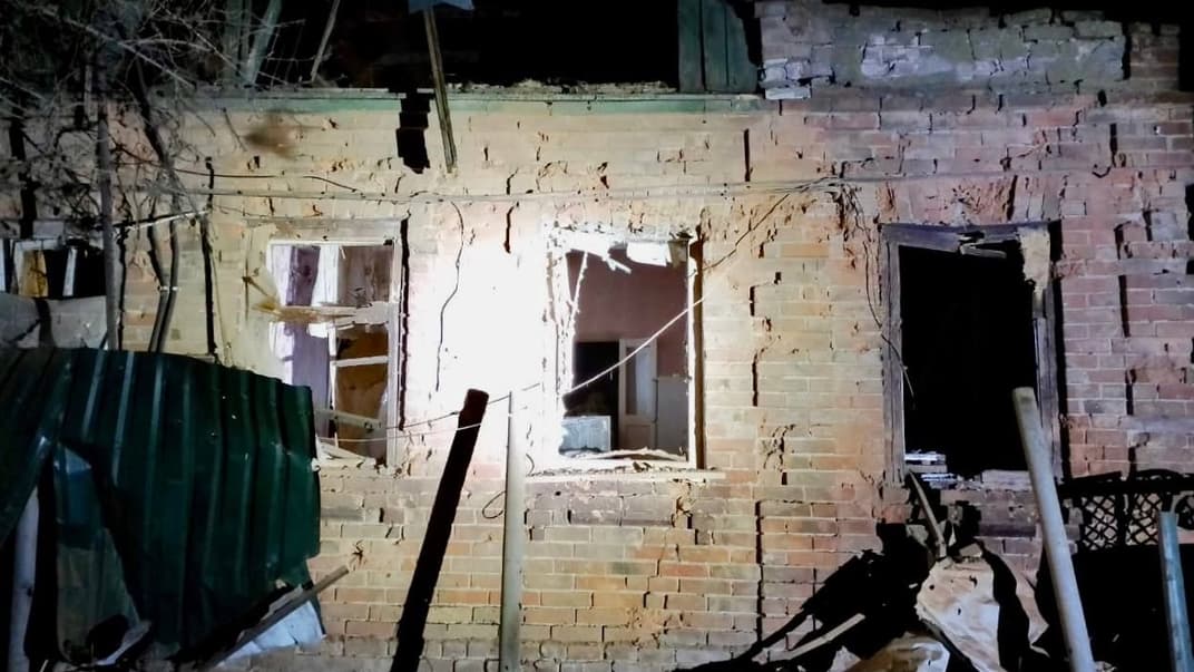 Последствия ночного обстрела Никополя в Днепропетровской области, 22 октября 2022 года