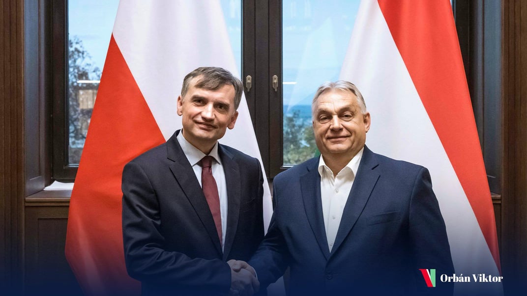 Колишній міністр юстиції Польщі Збігнев Зьобро (зліва) й експрем'єр-міністр Угорщини Віктор Орбан