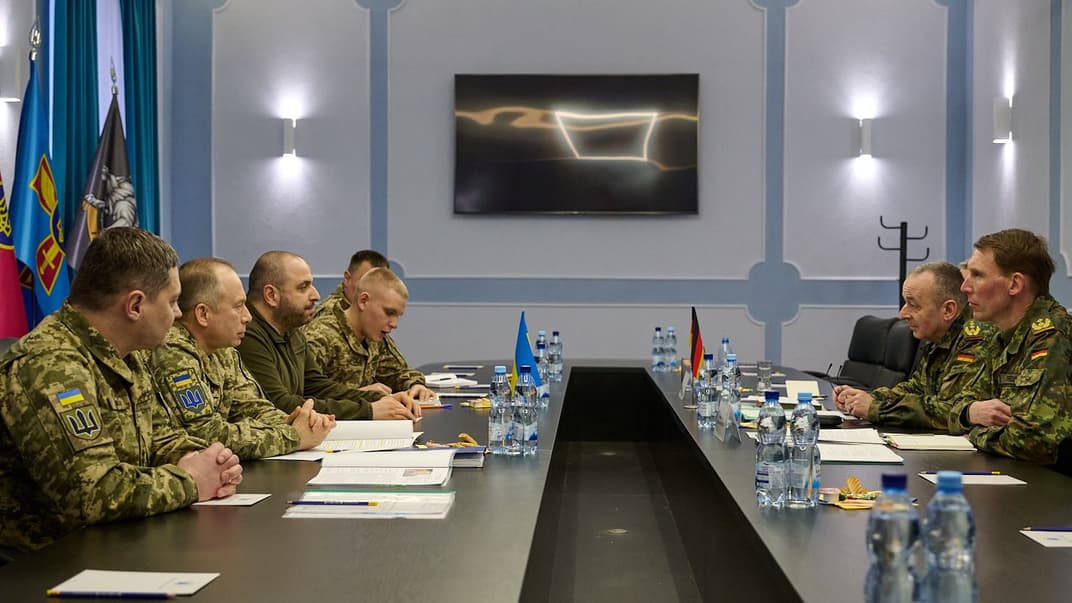 Міністр оборони Рустем Умєров та  Головнокомандувач ЗСУ Олександр Сирський на зустрічі з німецькими парнерами