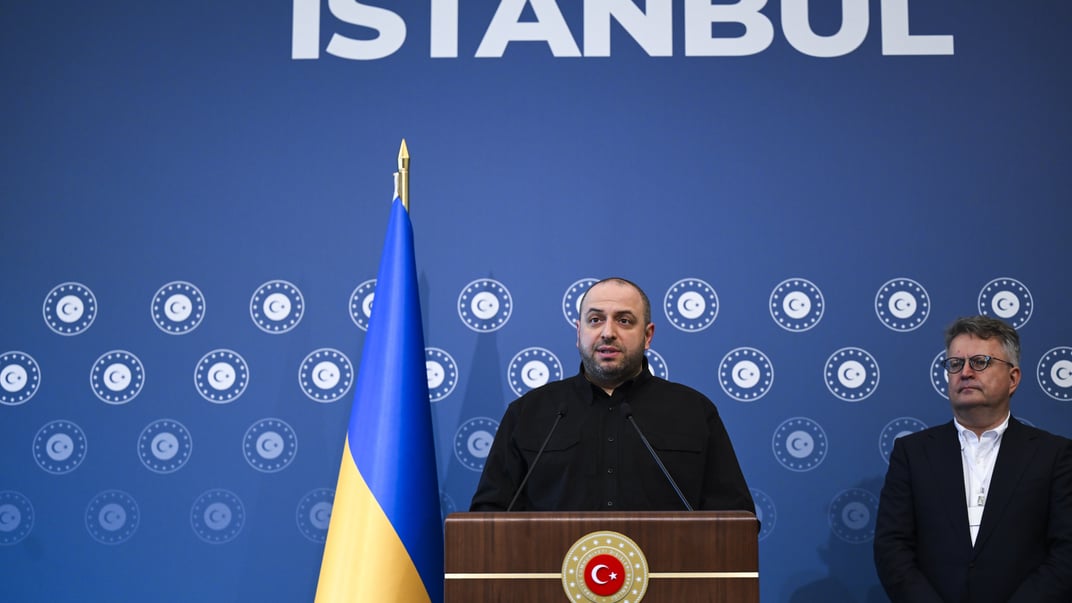 Министр обороны Украины Рустем Умеров проводит пресс-конференцию после второго раунда переговоров между россией и Украиной в Стамбуле, Турция, 2 июня 2025 года