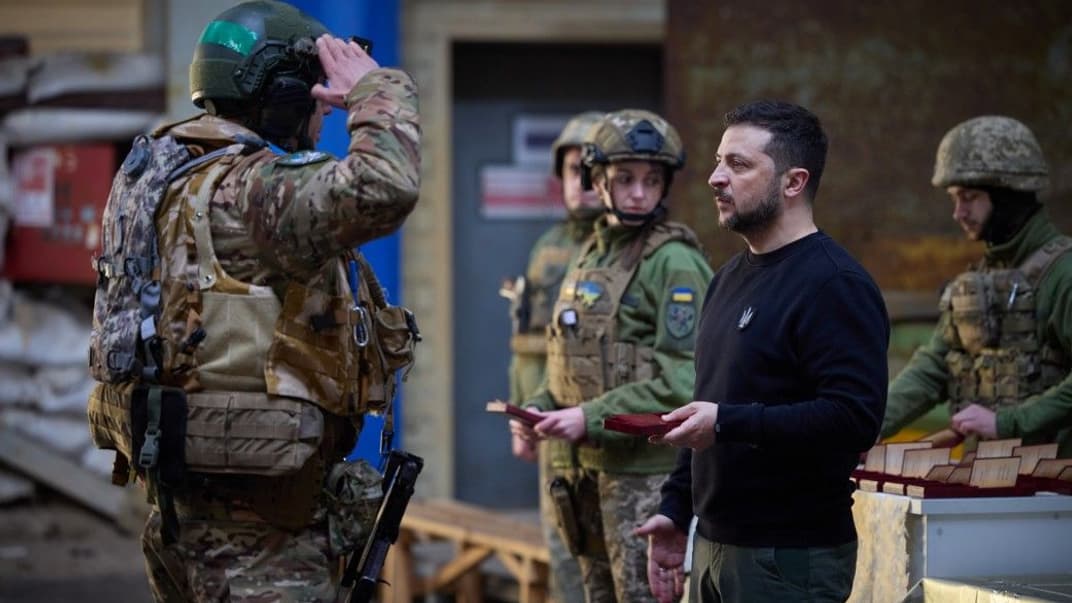 Глава государства посетил передовые позиции украинских защитников в Авдеевке