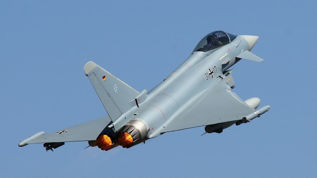 Ілюстративне фото. Німецький винищувач Eurofighter Typhoon під час зльоту, липень 2010 року