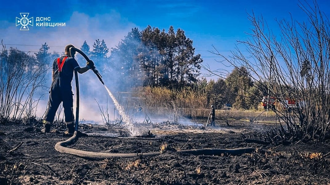 Тушение пожара в селе Феневичи в Вышгородском районе Киевской области, 16 сентября 2024 года