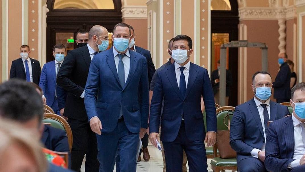 Глава Национального банка Украины Кирилл Шевченко, президент Украины Владимир Зеленский и члены правительства во время официального представления Шевченко коллективу НБУ