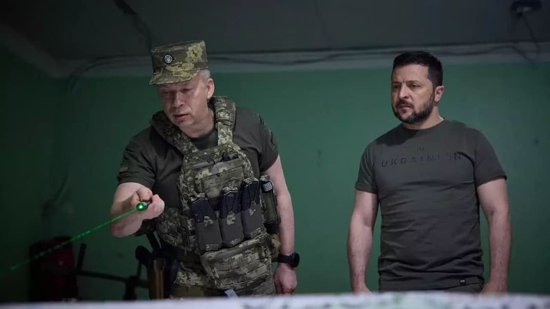 Александр Сырский и Владимир Зеленский во время рабочей поездки в Донецкую область в июне 2023 года