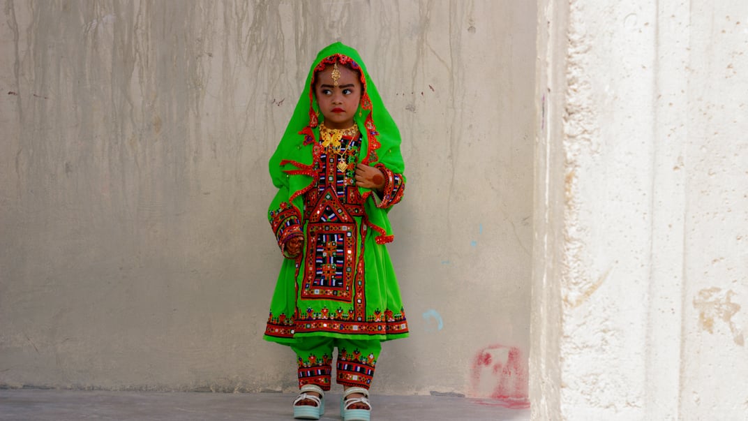 Ілюстративне фото. Дівчинка в традиційному одязі іранських белуджів на свято Курбан-байрам