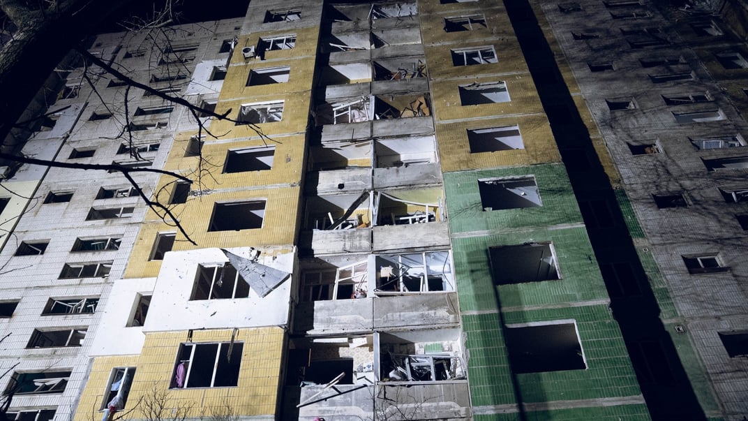 Будинок у Сумах, пошкоджений ударною хвилею від влучання російської ракети ввечері 17 листопада 2024 року