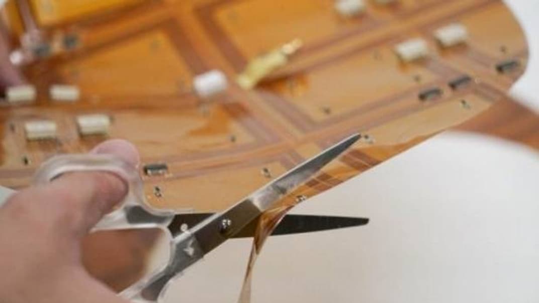 Японські інженери з університету в Токіо створили безпровідну зарядку, яку можна вирізати в різні форми.