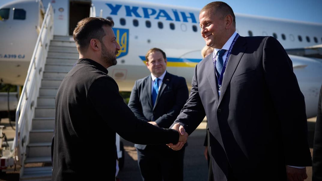 Посол Украины в Великобритании Валерий Залужный встречает президента Владимира Зеленского