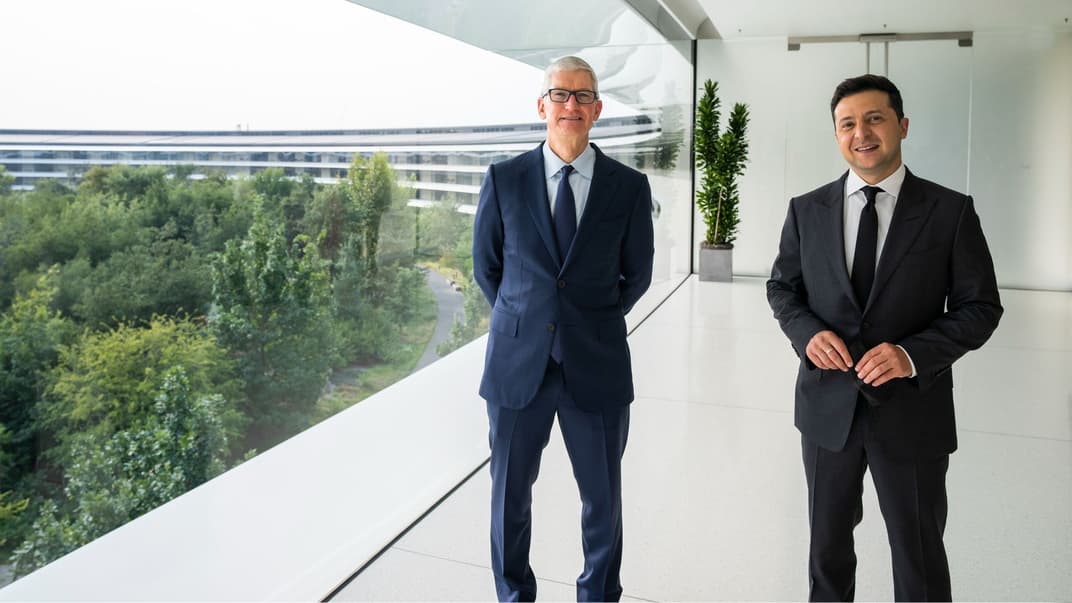 Президент Владимир Зеленский во время встречи с генеральным директором Apple Тимом Куком, США, 2 августа 2021 года