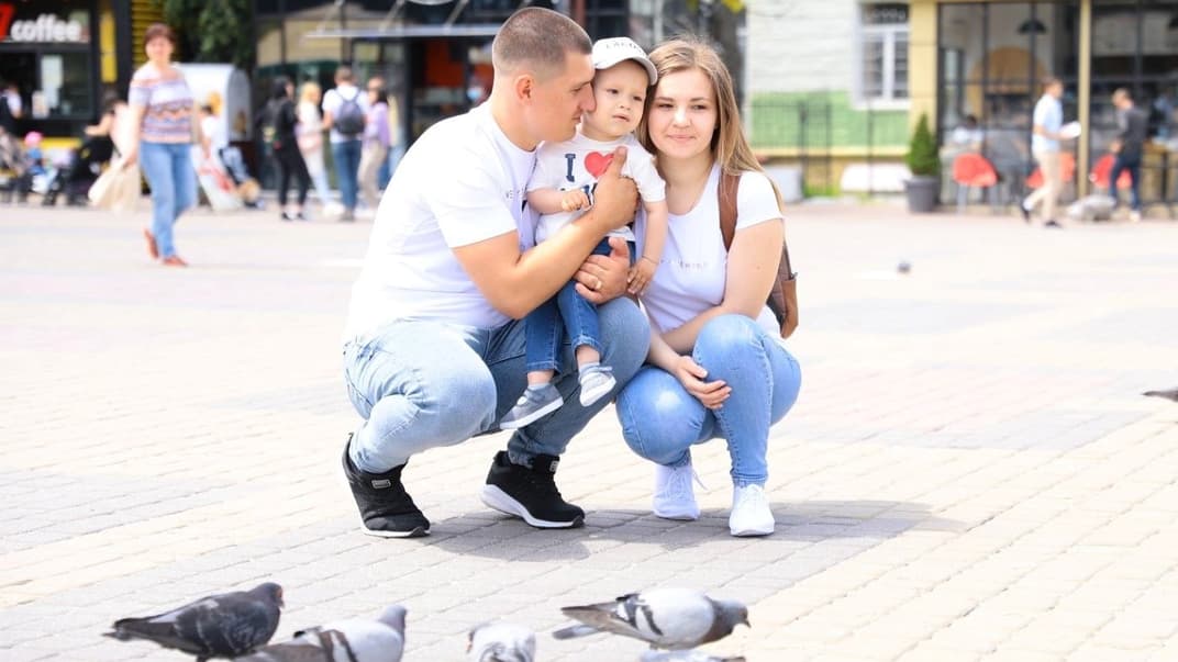 Максим Антонишин із батьками