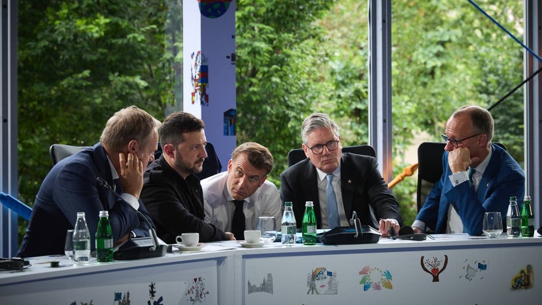 Президент Володимир Зеленський разом із лідерами Франції, Німеччини, Великої Британії та Польщі говорять телефоном із президентом США Дональдом Трампом, Албанія, 16 травня 2025 року