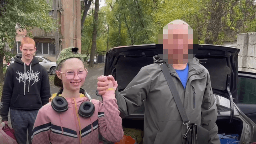 Софія поруч із новим «опікуном»