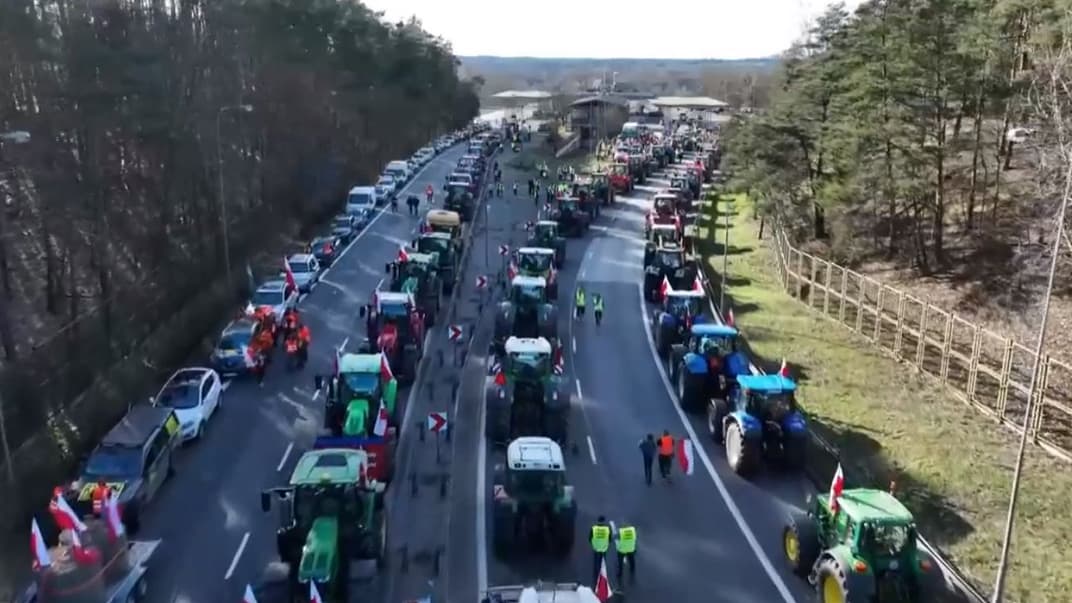 Вид з дрона на кордоні у Свєнцку, де відбувається протест польських фермерів, 25 лютого 2024 року