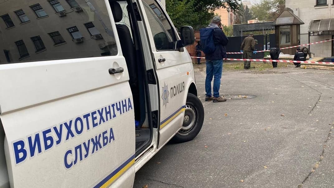 Правоохоронці Солом'янського управління працюють на місці вибуху