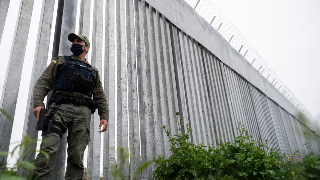 Забор возле села Порос на греческо-турецкой границе до того, как его расширили, май 2021 года