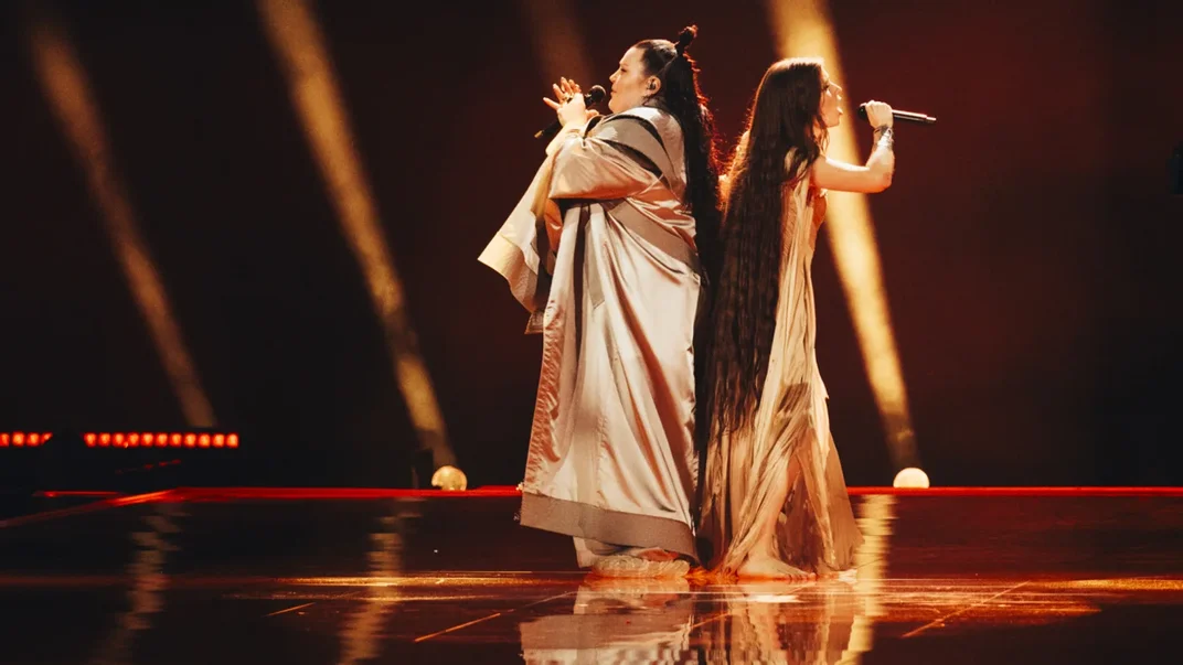 alyona alyona & Jerry Heil на сцене первого полуфинала «Евровидения-2024» в Мальме, 7 мая 2024 года