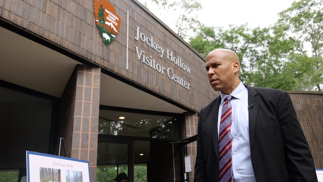 Сенатор Корі Букер