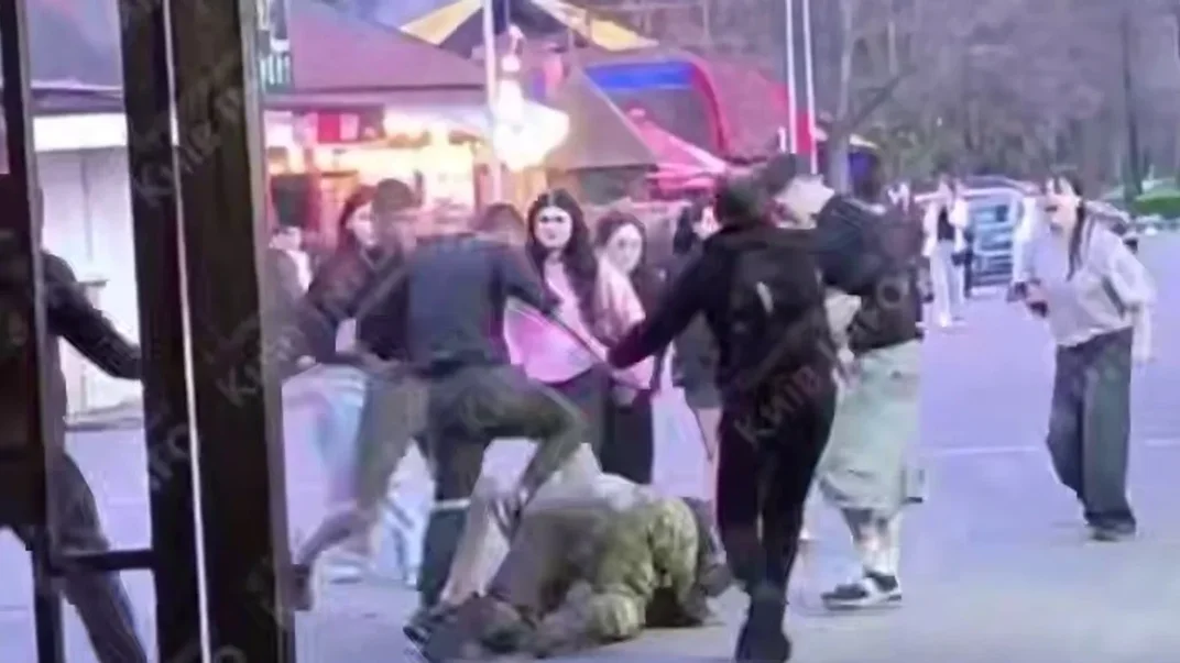 Підлітків, яких підозрюють у побитті військового в Києві, відправили під домашній арешт