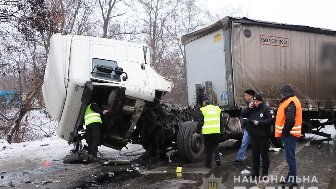 Грузовик, который 7 декабря в Черниговской области столкнулся с маршрутным такси