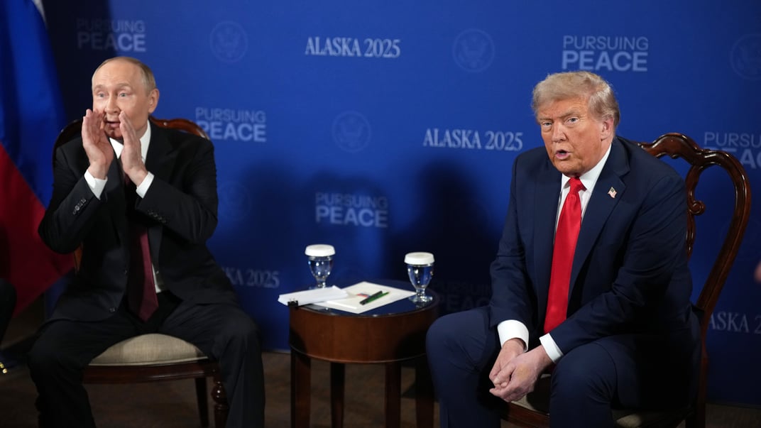 Глава рф володимир путін та президент США Дональд Трамп під час зустріч на Алясці, 15 серпня 2025 року