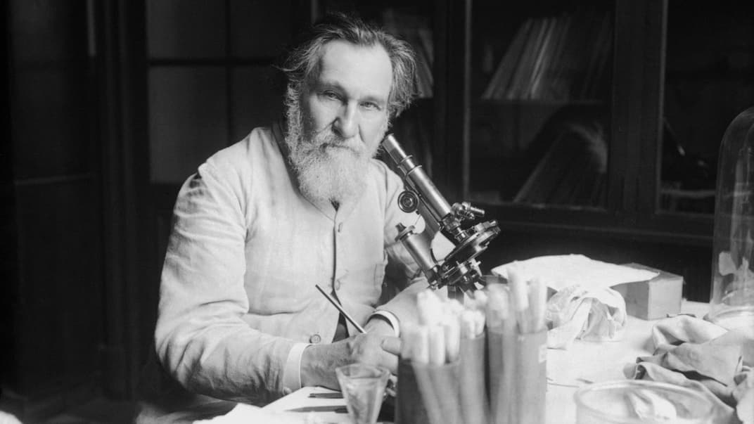 Ілля Мечніков у своїй лабораторії, 1913 рік