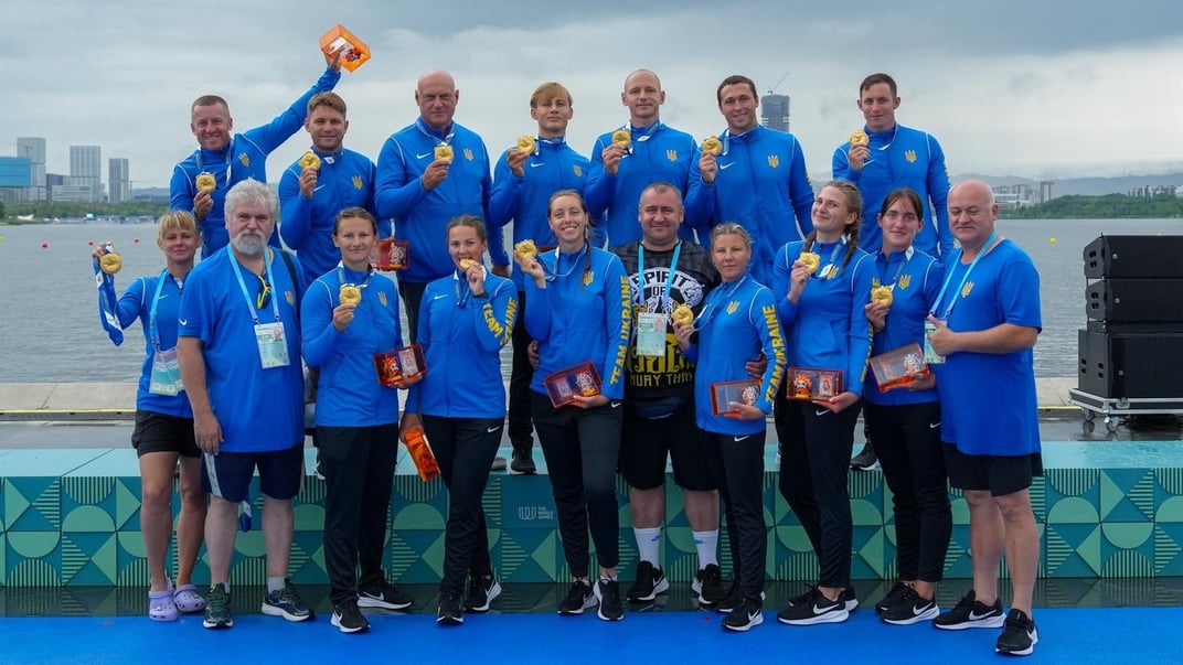 Національна збірна України з веслування на човнах «Дракон» на нагородженні Всесвітніх ігор-2025