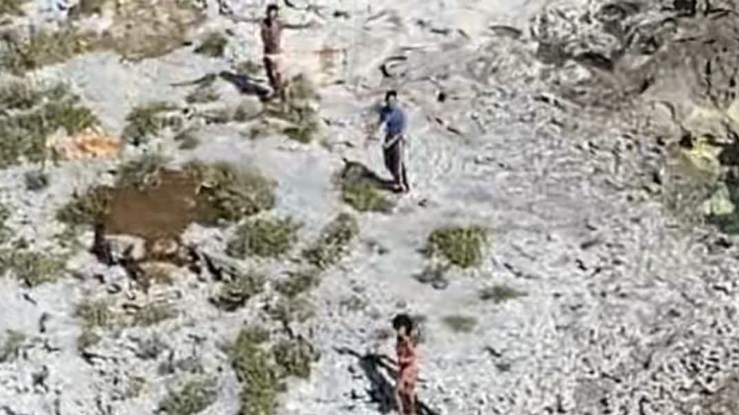 Фото трех граждан Кубы, которых работники Береговой охраны США обнаружили на необитаемом острове. Американская миграционная служба теперь устанавливает, не являются ли они нелегальными мигрантами