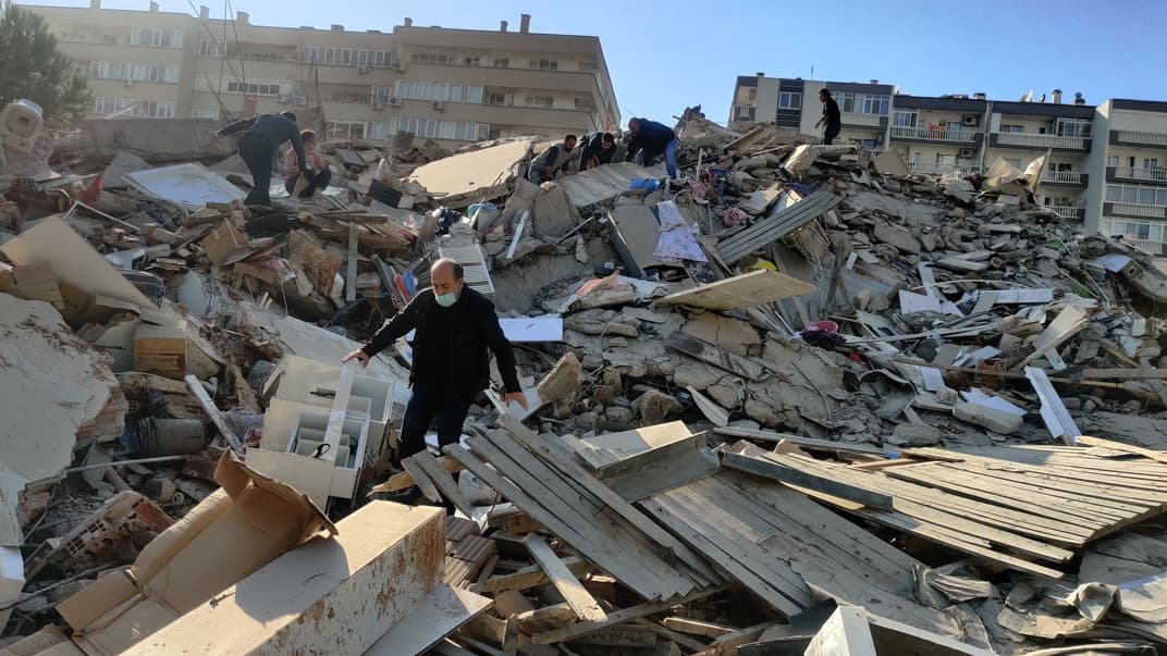 Наслідки землетрусу в турецькому Ізмірі