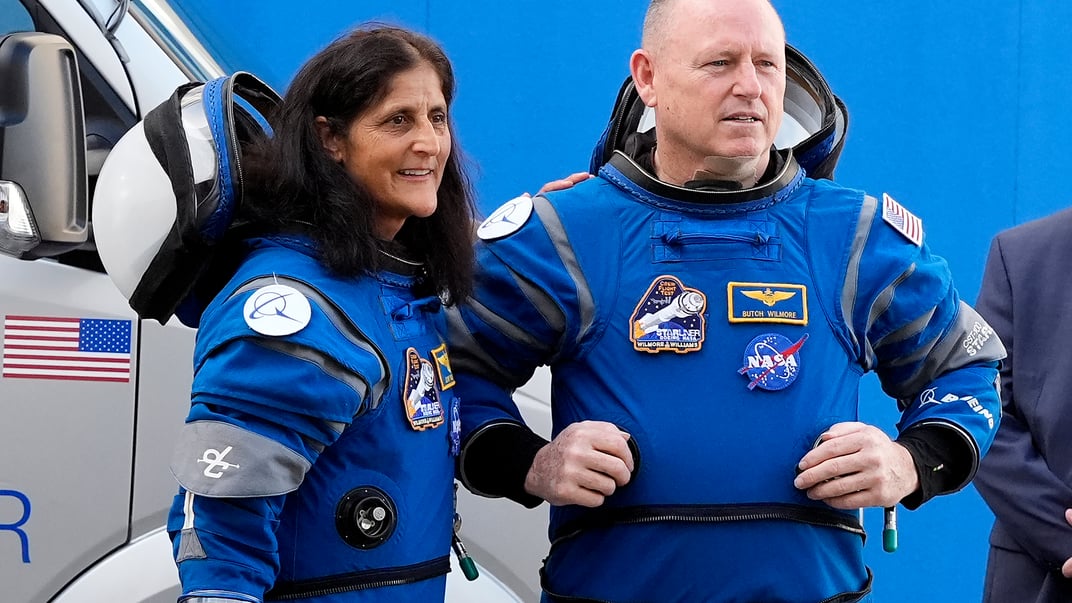 Астронавти NASA Суніта Вільямс і Баррі (Бутч) Вілмор 1 червня 2024 року перед відправленням у місію на Міжнародну космічну станцію