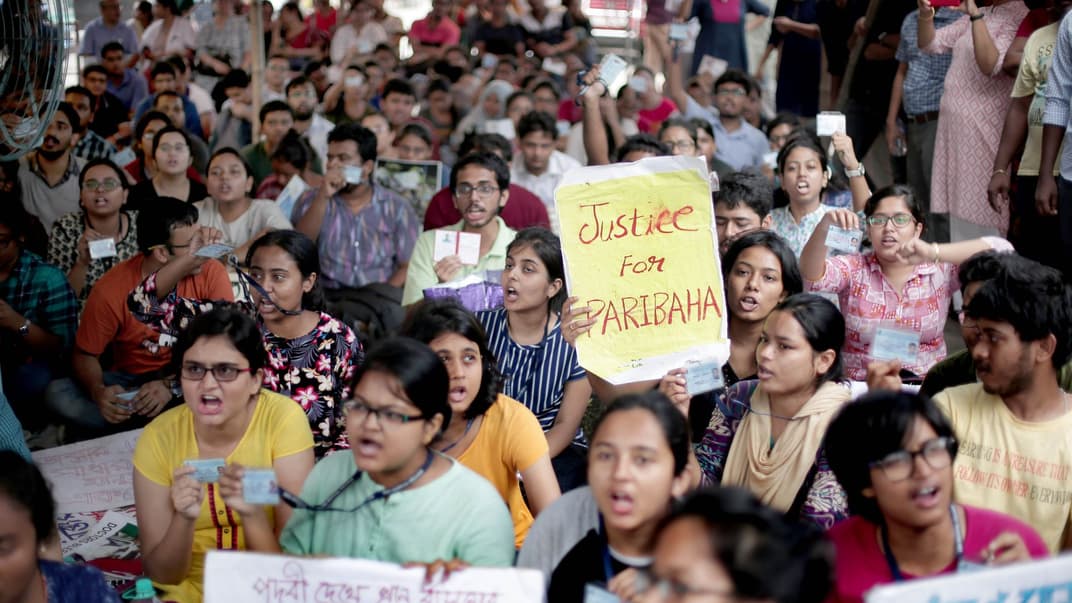 Молодші лікарі проводять акцію протесту, після нападу на медиків у Бенгалії, Східна Індія, 15 червня 2019 року