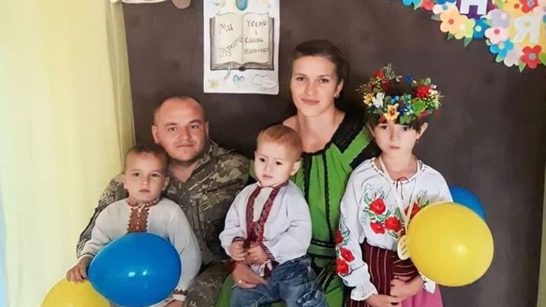 Доброволец Петр Бурбан с семьей