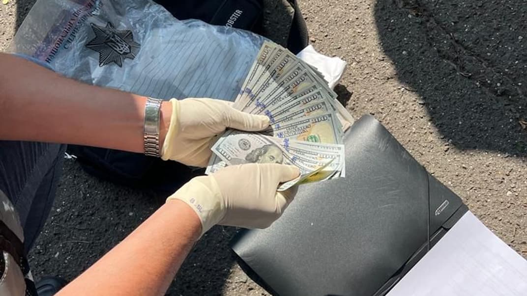 Взятка, во время вручения которой задержали одного из фигурантов