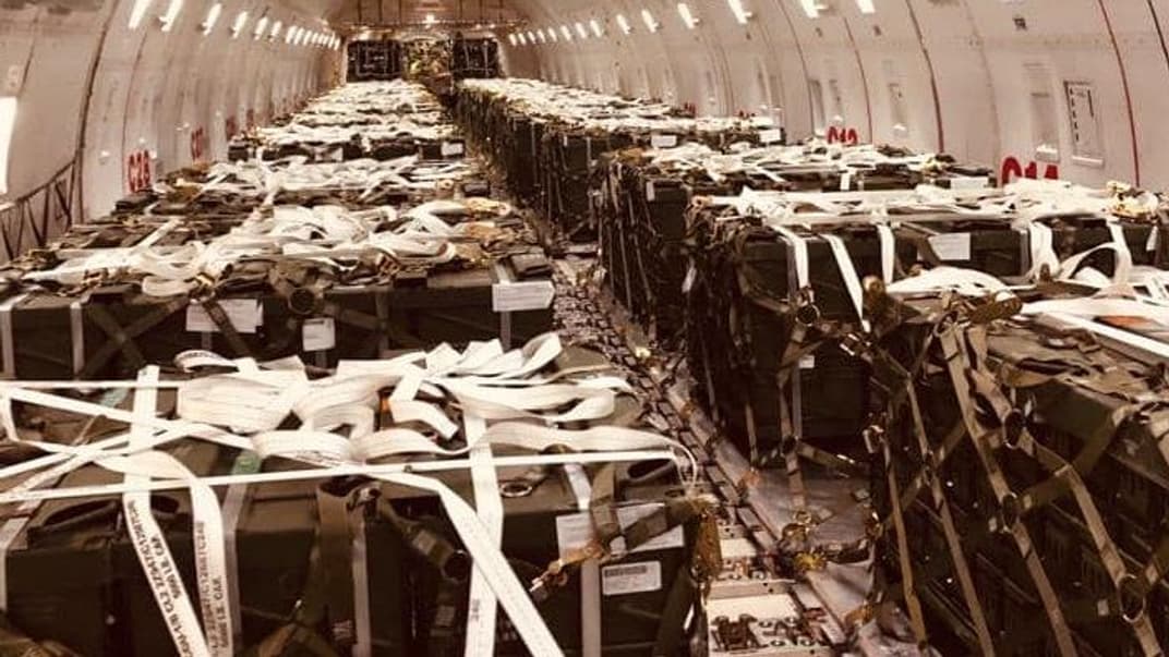 До України прибули ще два літаки з військовою допомогою від США